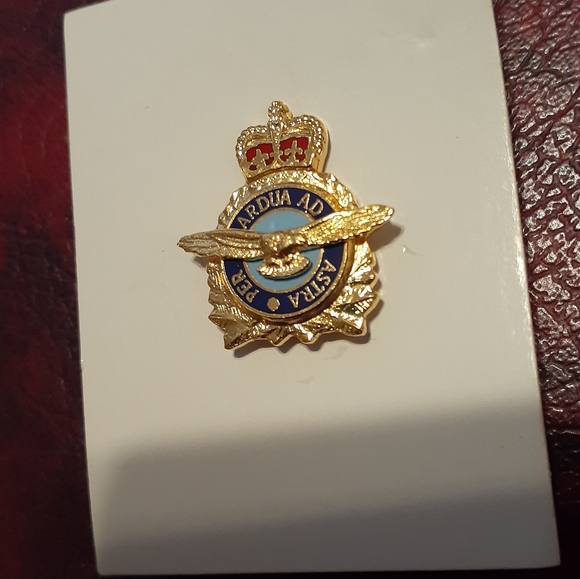 Authentic RARE RCAF Pin Breadner PER ARDUA AD ASTRA Air Force Sealed - Picture 12 of 16